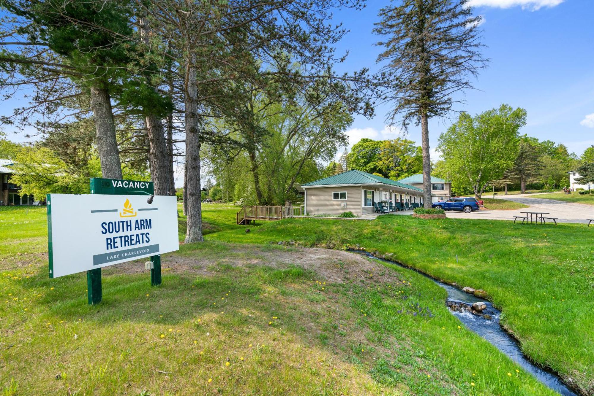 South Arm Retreats Motel East Jordan Exterior foto
